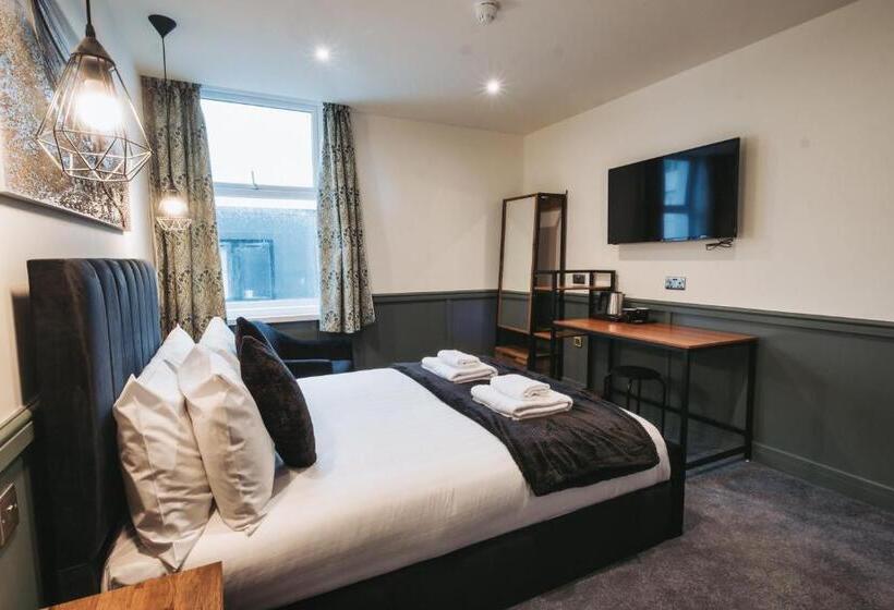 בית מלון כפרי The Royal Bar & Shaker