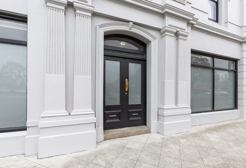 هتل Victoria Hall Apartments