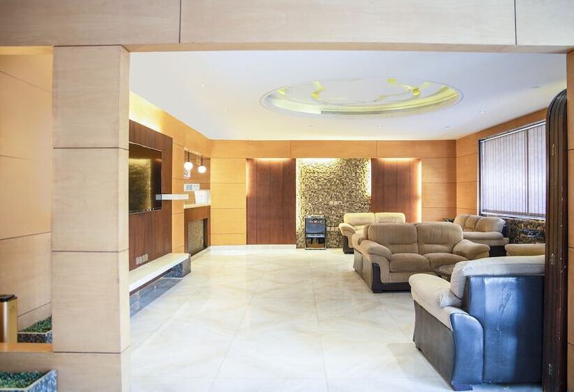 ホテル Wasan Suites By Oyo