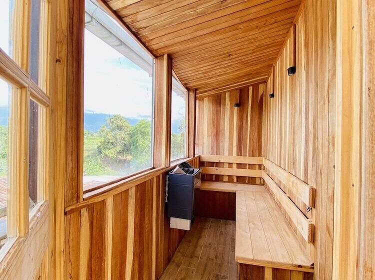 בית מלון כפרי West California