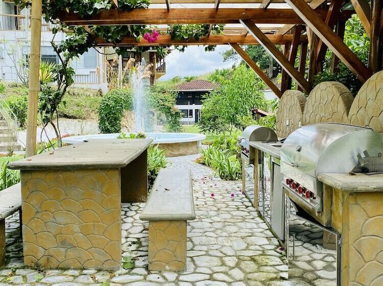 בית מלון כפרי West California