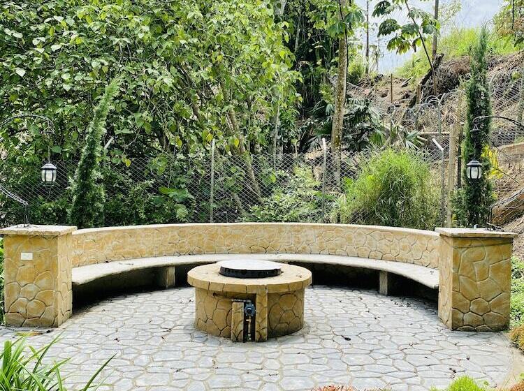 בית מלון כפרי West California