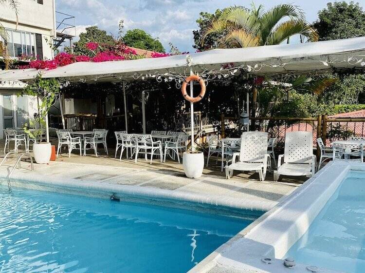 בית מלון כפרי West California