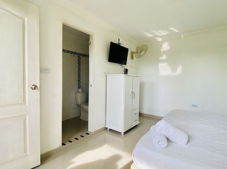 בית מלון כפרי West California