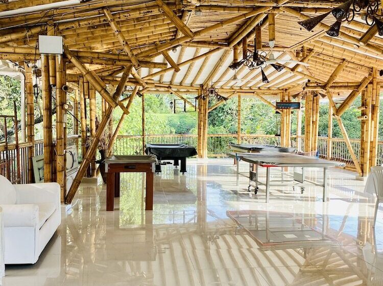 בית מלון כפרי West California