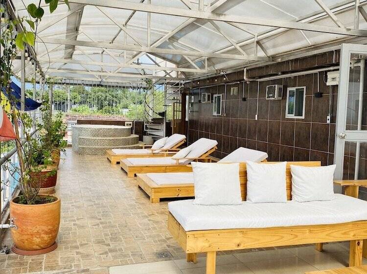 בית מלון כפרי West California