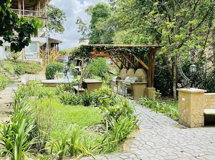 בית מלון כפרי West California