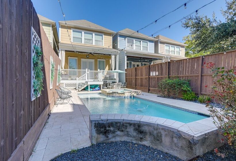 Houston Home Near Downtown W/ Pool & Hot Tub!