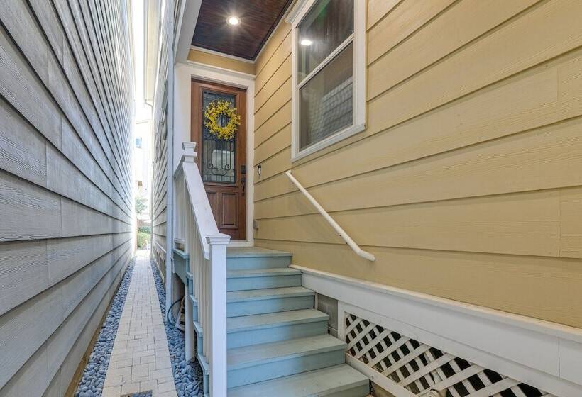 Houston Home Near Downtown W/ Pool & Hot Tub!