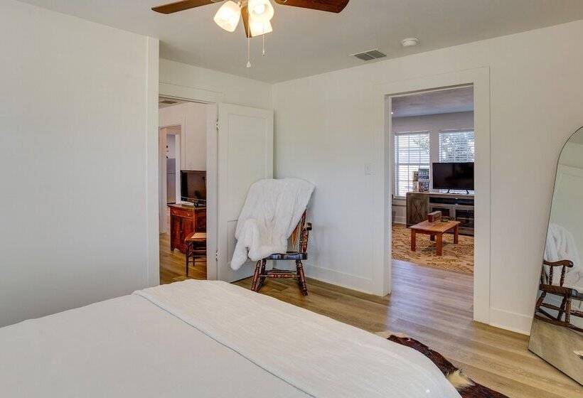 Countryside Cottage W/ Fenced Yard In Decatur!