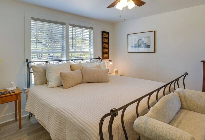 Countryside Cottage W/ Fenced Yard In Decatur!