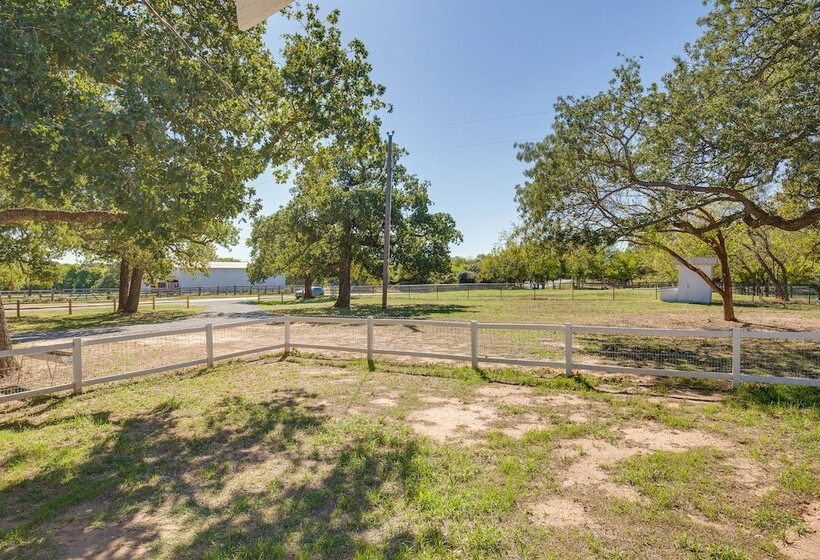 Countryside Cottage W/ Fenced Yard In Decatur!