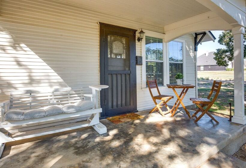 Countryside Cottage W/ Fenced Yard In Decatur!