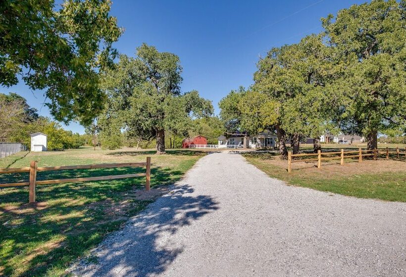 Countryside Cottage W/ Fenced Yard In Decatur!