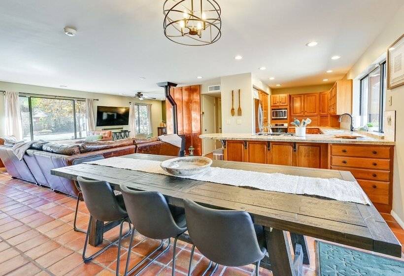 Idyllic Flagstaff Vacation Home: 3 Mi To Downtown!