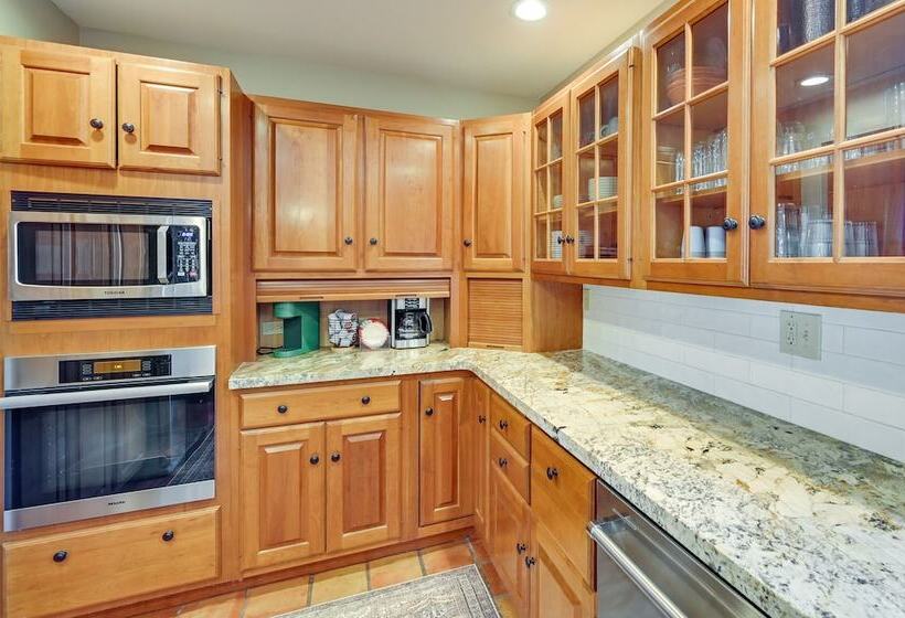 Idyllic Flagstaff Vacation Home: 3 Mi To Downtown!