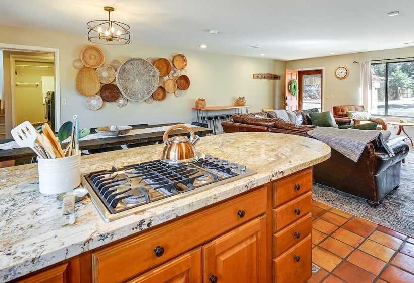 Idyllic Flagstaff Vacation Home: 3 Mi To Downtown!