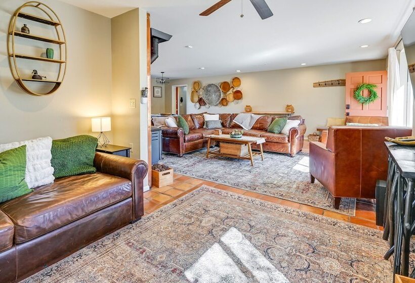 Idyllic Flagstaff Vacation Home: 3 Mi To Downtown!