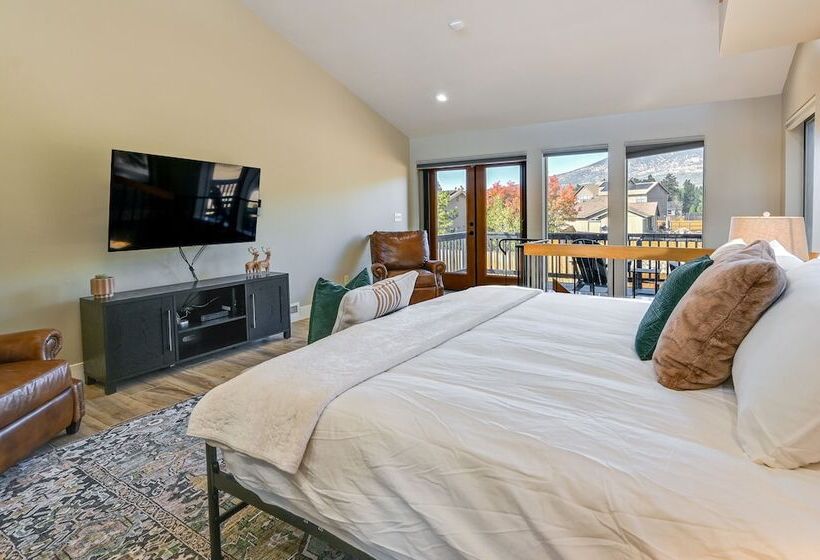 Idyllic Flagstaff Vacation Home: 3 Mi To Downtown!