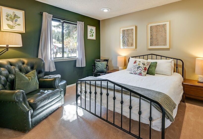 Idyllic Flagstaff Vacation Home: 3 Mi To Downtown!