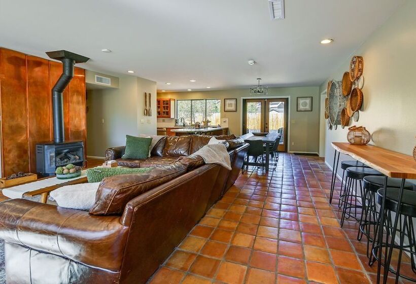 Idyllic Flagstaff Vacation Home: 3 Mi To Downtown!