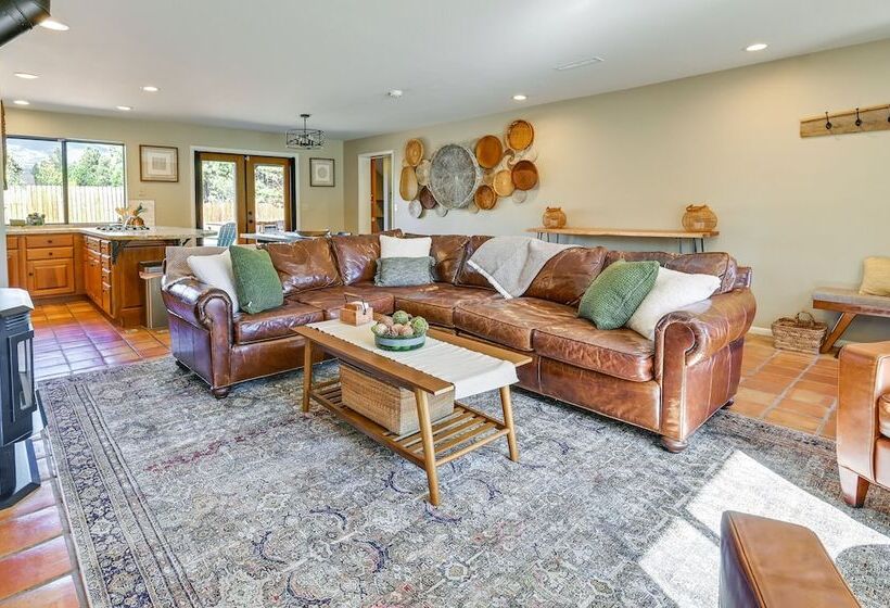 Idyllic Flagstaff Vacation Home: 3 Mi To Downtown!