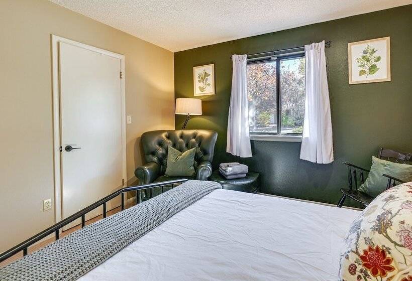 Idyllic Flagstaff Vacation Home: 3 Mi To Downtown!