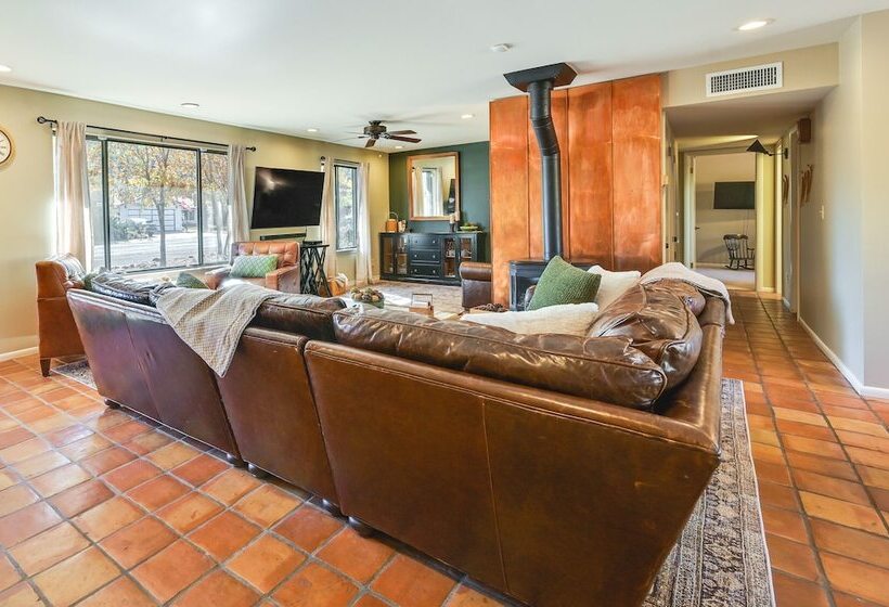 Idyllic Flagstaff Vacation Home: 3 Mi To Downtown!