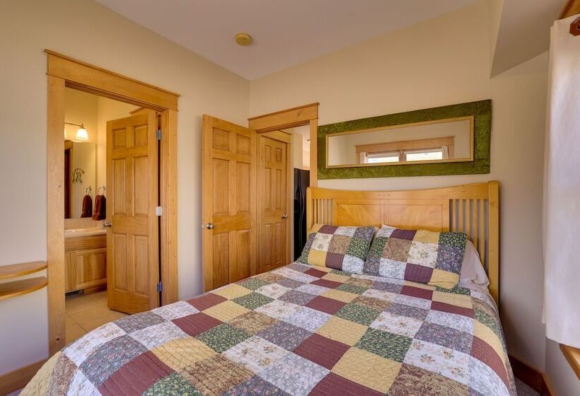 Granby Riverfront Cabin W/ Deck & Mountain View!