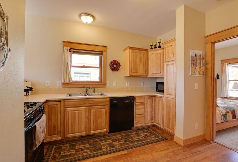 Granby Riverfront Cabin W/ Deck & Mountain View!