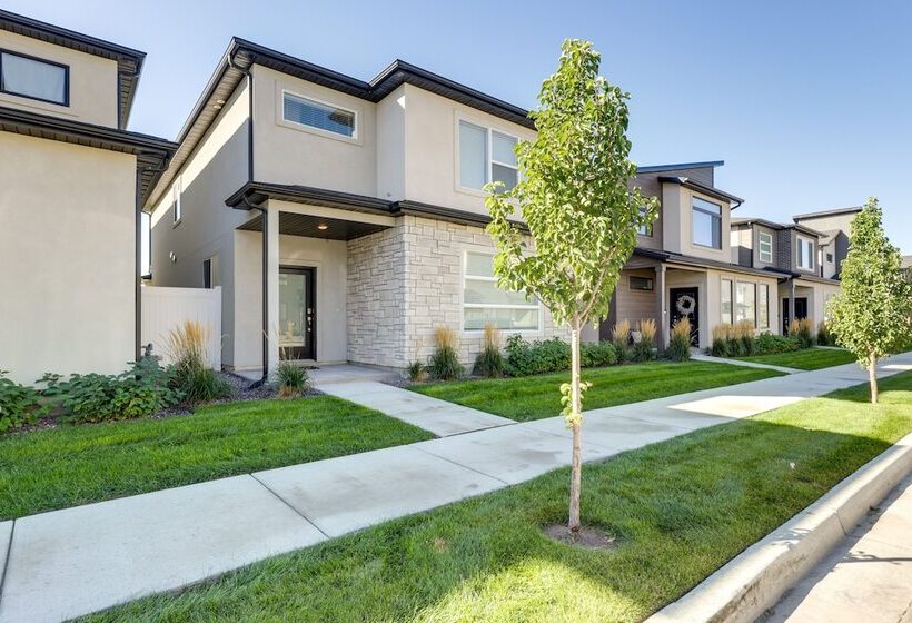 Inviting American Fork Home With Community Pool!