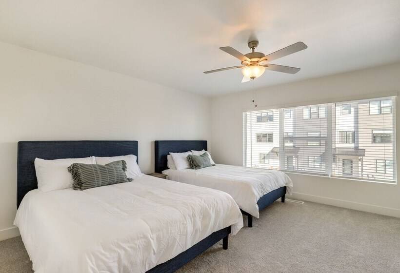 Inviting American Fork Home With Community Pool!