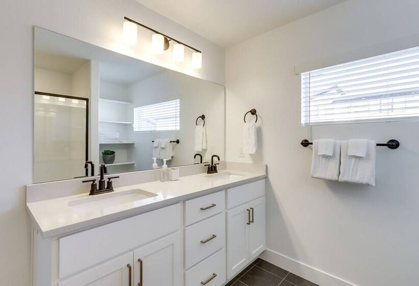Inviting American Fork Home With Community Pool!