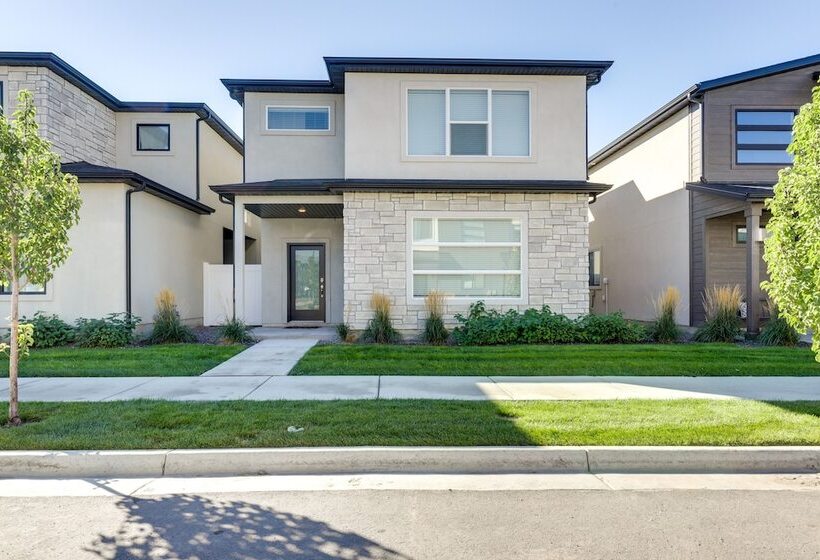 Inviting American Fork Home With Community Pool!