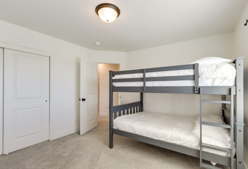 Inviting American Fork Home With Community Pool!