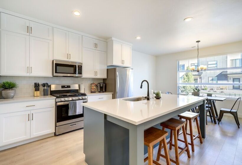 Inviting American Fork Home With Community Pool!