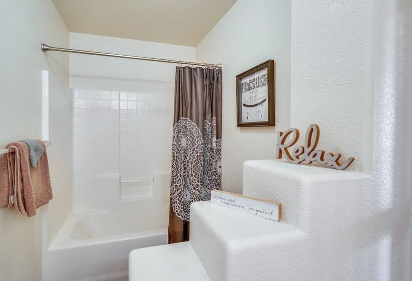 Inviting Bullhead City Gem: 3 Mi To Colorado River