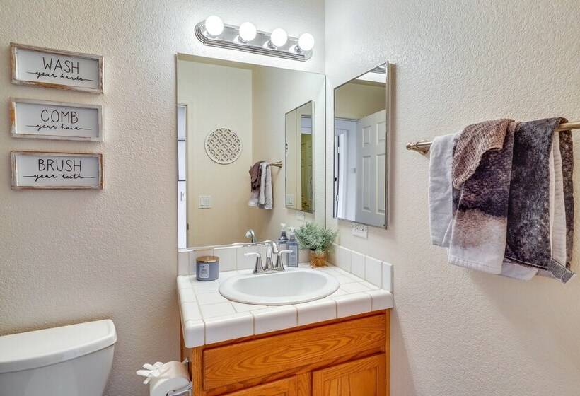 Inviting Bullhead City Gem: 3 Mi To Colorado River