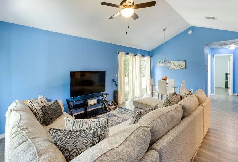 Inviting Ocklawaha Home W/ Porch: Ideal Location!