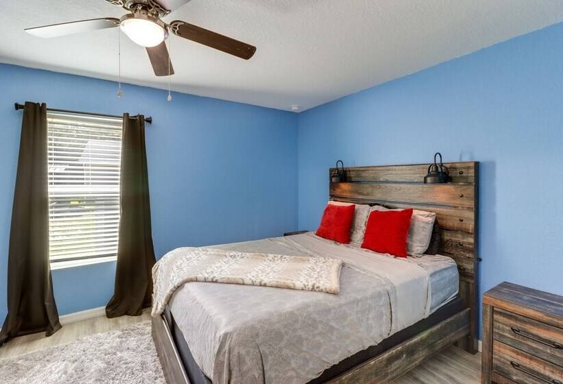 Inviting Ocklawaha Home W/ Porch: Ideal Location!