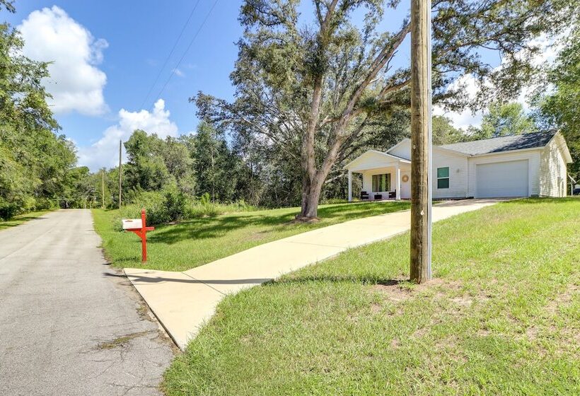 Inviting Ocklawaha Home W/ Porch: Ideal Location!