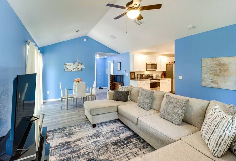 Inviting Ocklawaha Home W/ Porch: Ideal Location!