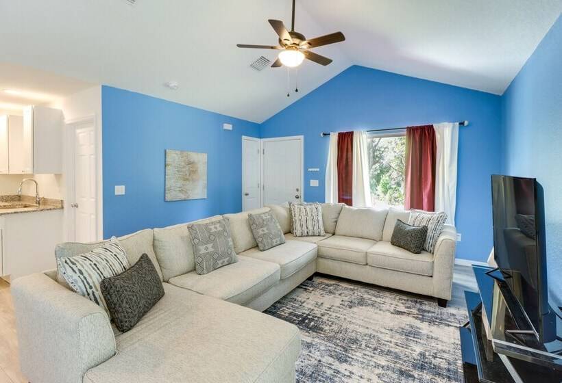 Inviting Ocklawaha Home W/ Porch: Ideal Location!