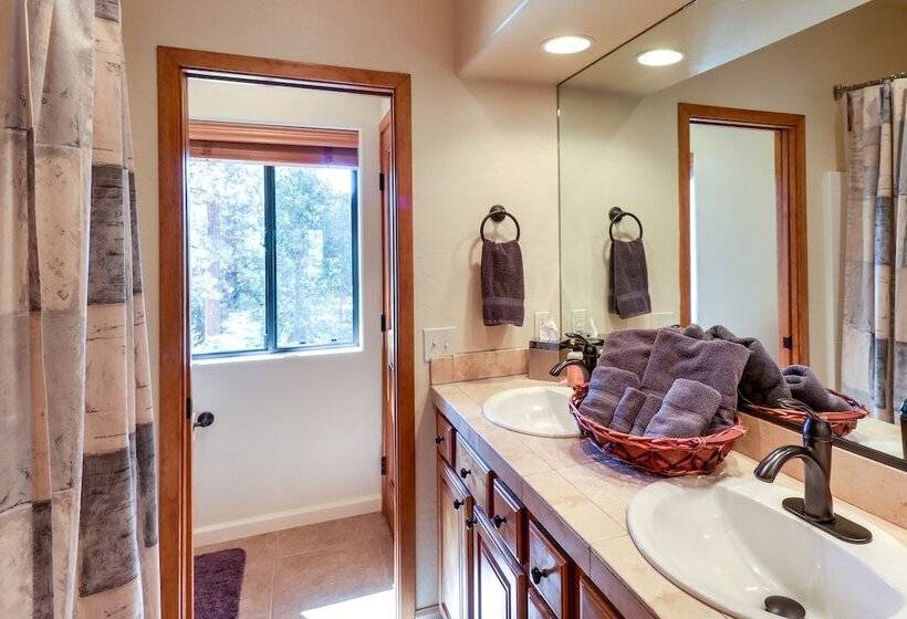 Wraparound Deck + Large Yard: Pinetop Home!