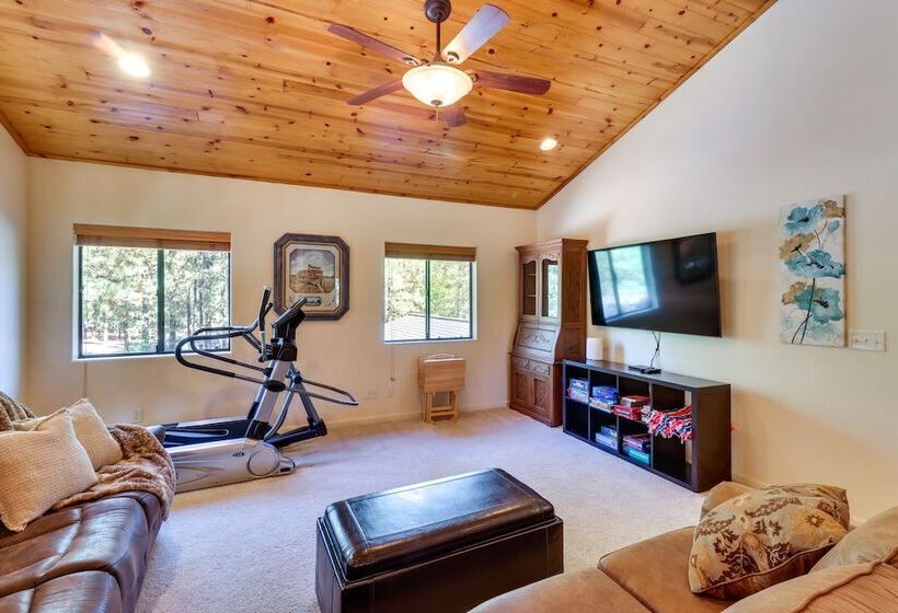 Wraparound Deck + Large Yard: Pinetop Home!