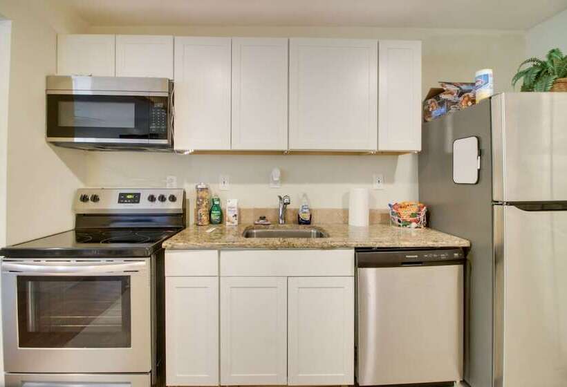 Dog Friendly Shelby Home W/ Private Yard & Hot Tub