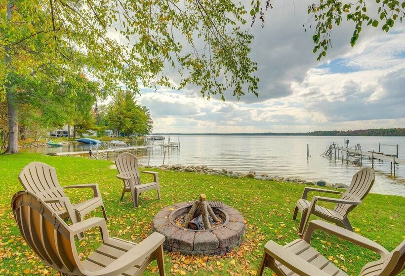 Kalkaska Retreat: Private Hot Tub, Dock, Fireplace