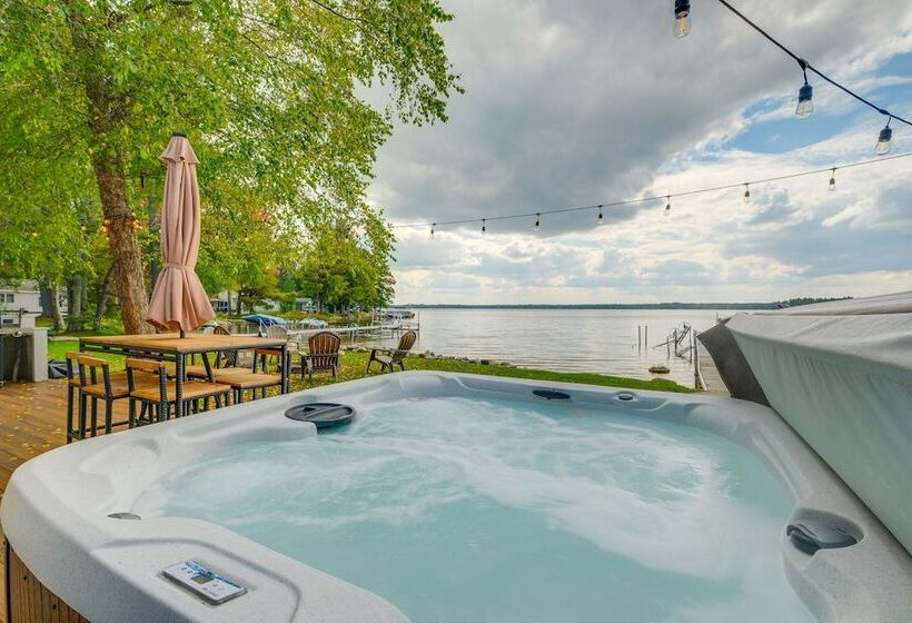 Kalkaska Retreat: Private Hot Tub, Dock, Fireplace