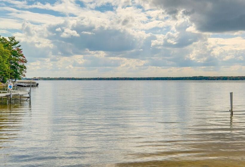 Kalkaska Retreat: Private Hot Tub, Dock, Fireplace