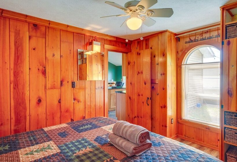 Kalkaska Retreat: Private Hot Tub, Dock, Fireplace